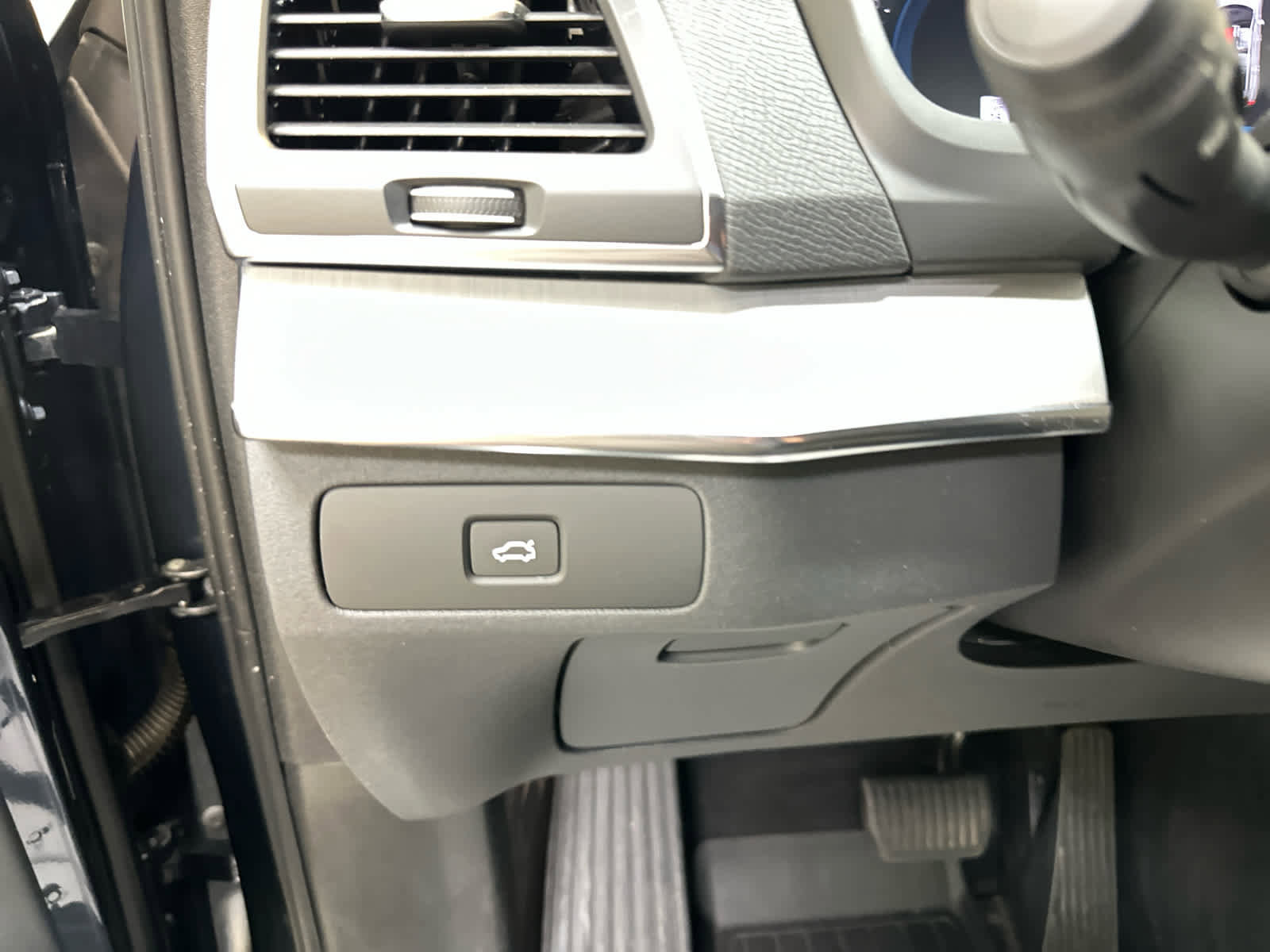 Used 2023 Volvo XC90 B5 Core w/ Protection Package image 23