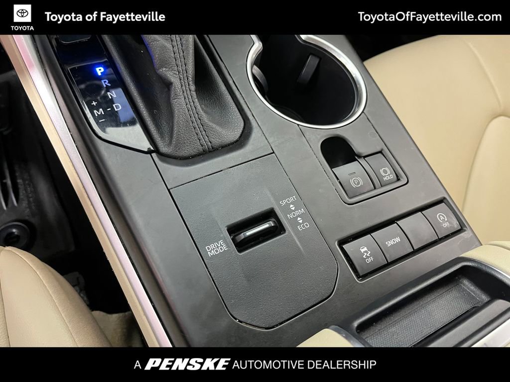 Used 2022 Toyota Highlander XLE FWD image 37