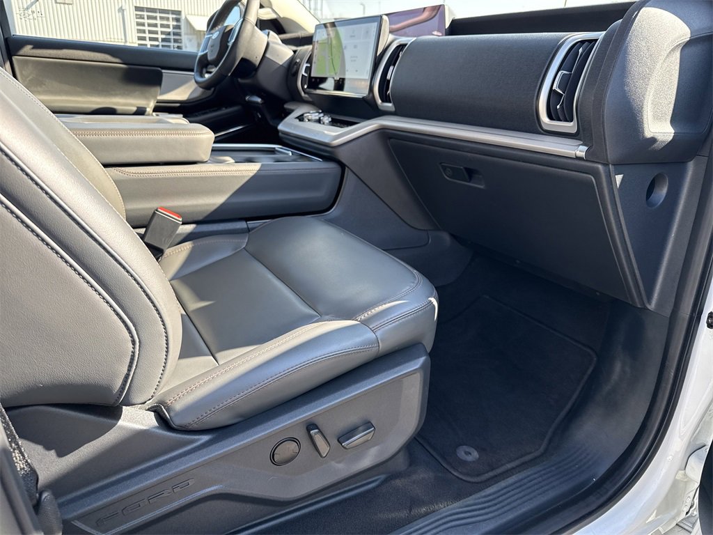 Used 2025 Ford Expedition Max Active image 13