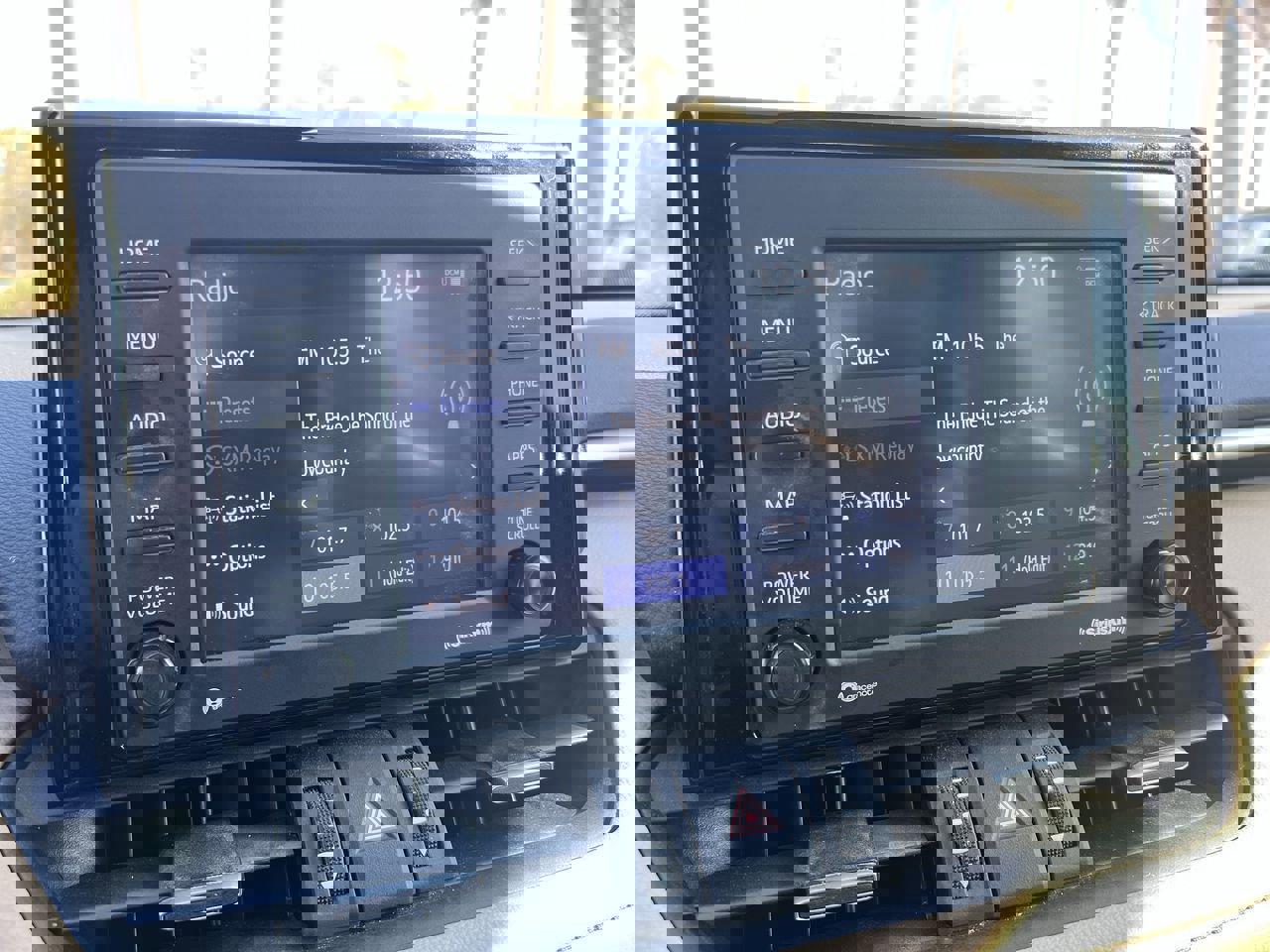 Used 2021 Toyota RAV4 XLE Premium image 24