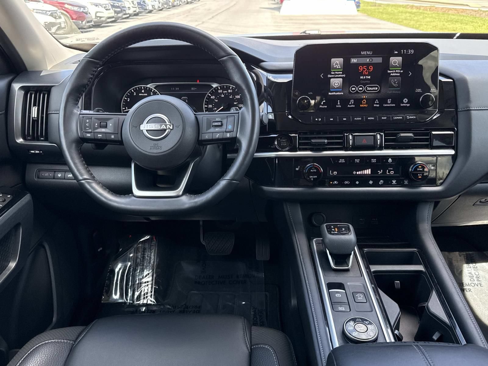 Used 2025 Nissan Pathfinder SL AWD/4WD image 8