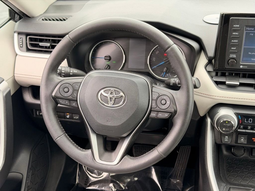Used 2021 Toyota RAV4 XLE Premium AWD/4WD image 21