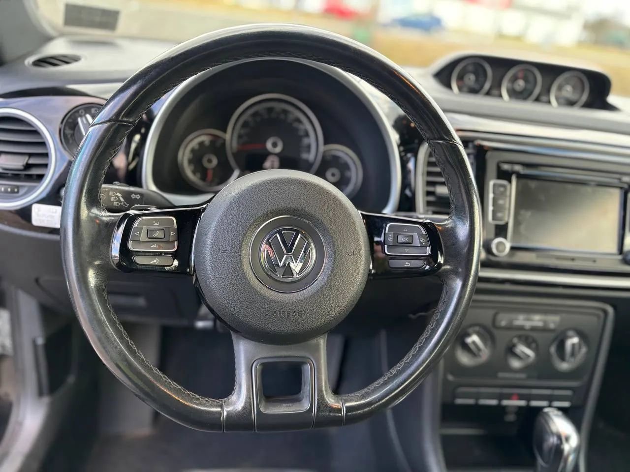 Used 2014 Volkswagen Beetle TDI image 9