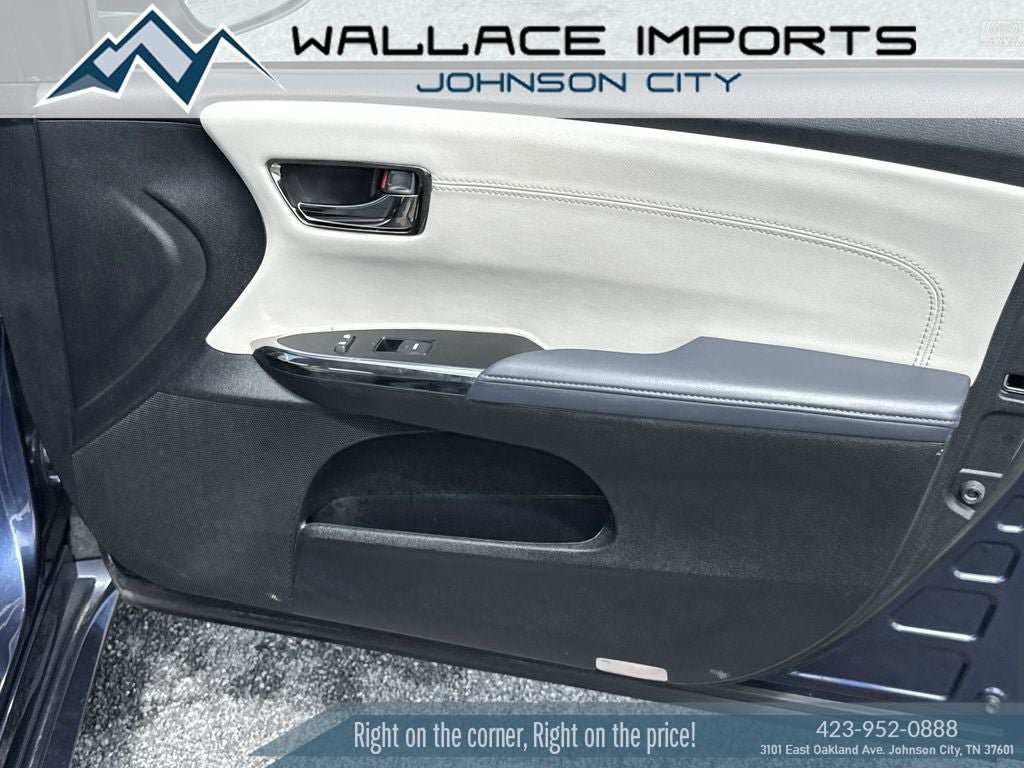 Used 2015 Toyota Avalon XLE Touring FWD image 37