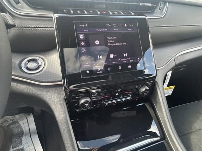 New 2025 Jeep Grand Cherokee Altitude image 11