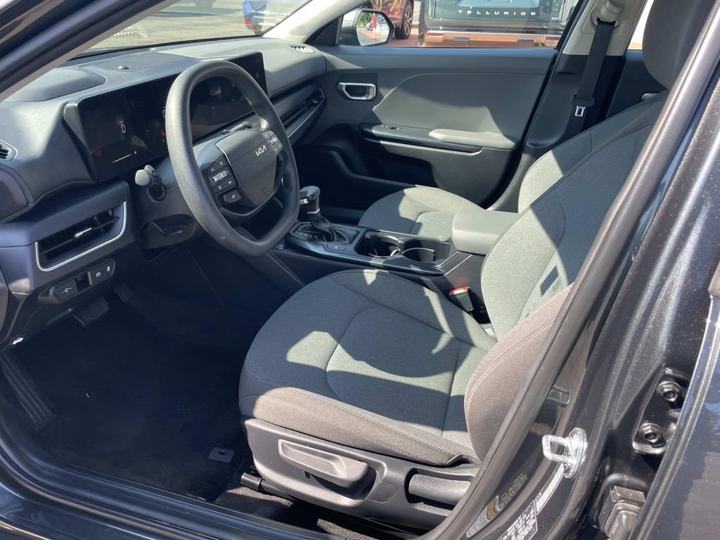 Used 2025 Kia K4 FWD image 17