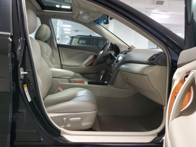 Used 2011 Toyota Camry XLE w/ SE/XLE Extra-Value Pkg image 26