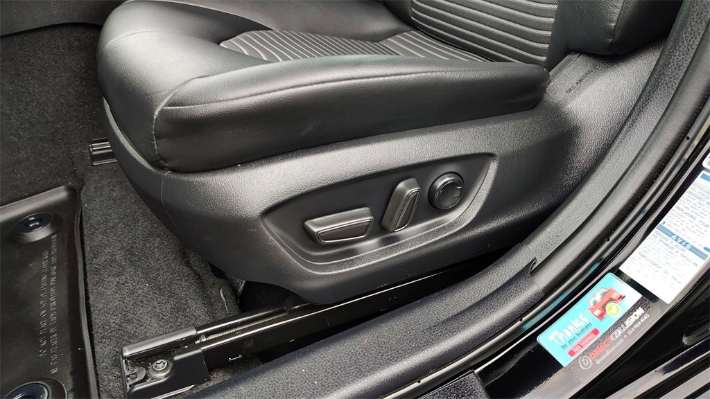 Used 2023 Toyota Camry SE image 11