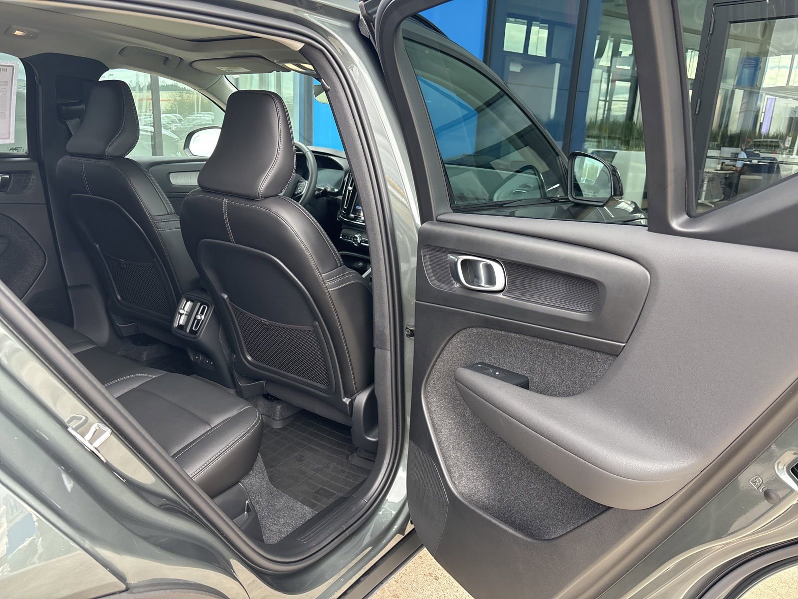 Used 2026 Volvo XC40 B5 Ultra w/ Climate Package image 15