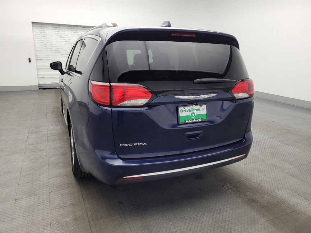 Used 2017 Chrysler Pacifica Touring-L Plus w/ Advanced Safetytec Group FWD image 6