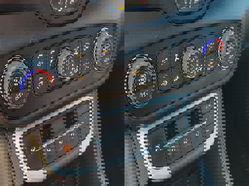 Used 2023 GMC Terrain SLT image 28