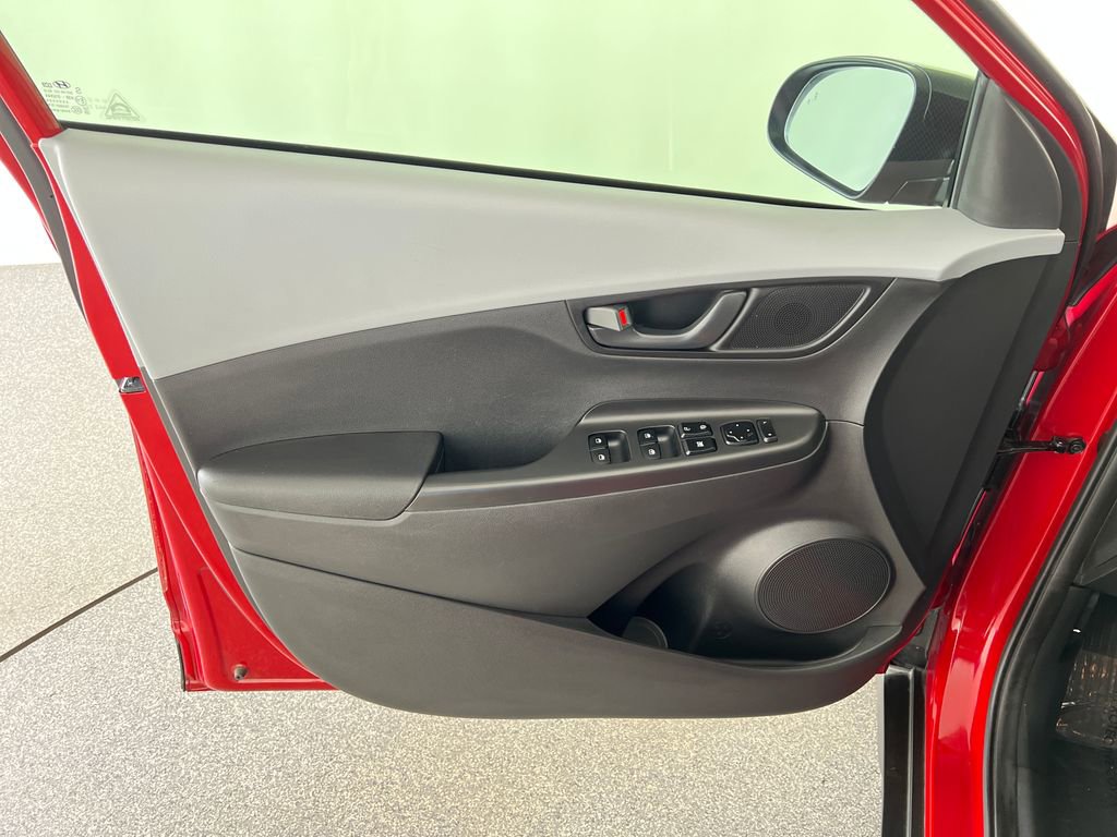 Used 2021 Hyundai Kona SEL w/ Winter Weather Package image 12