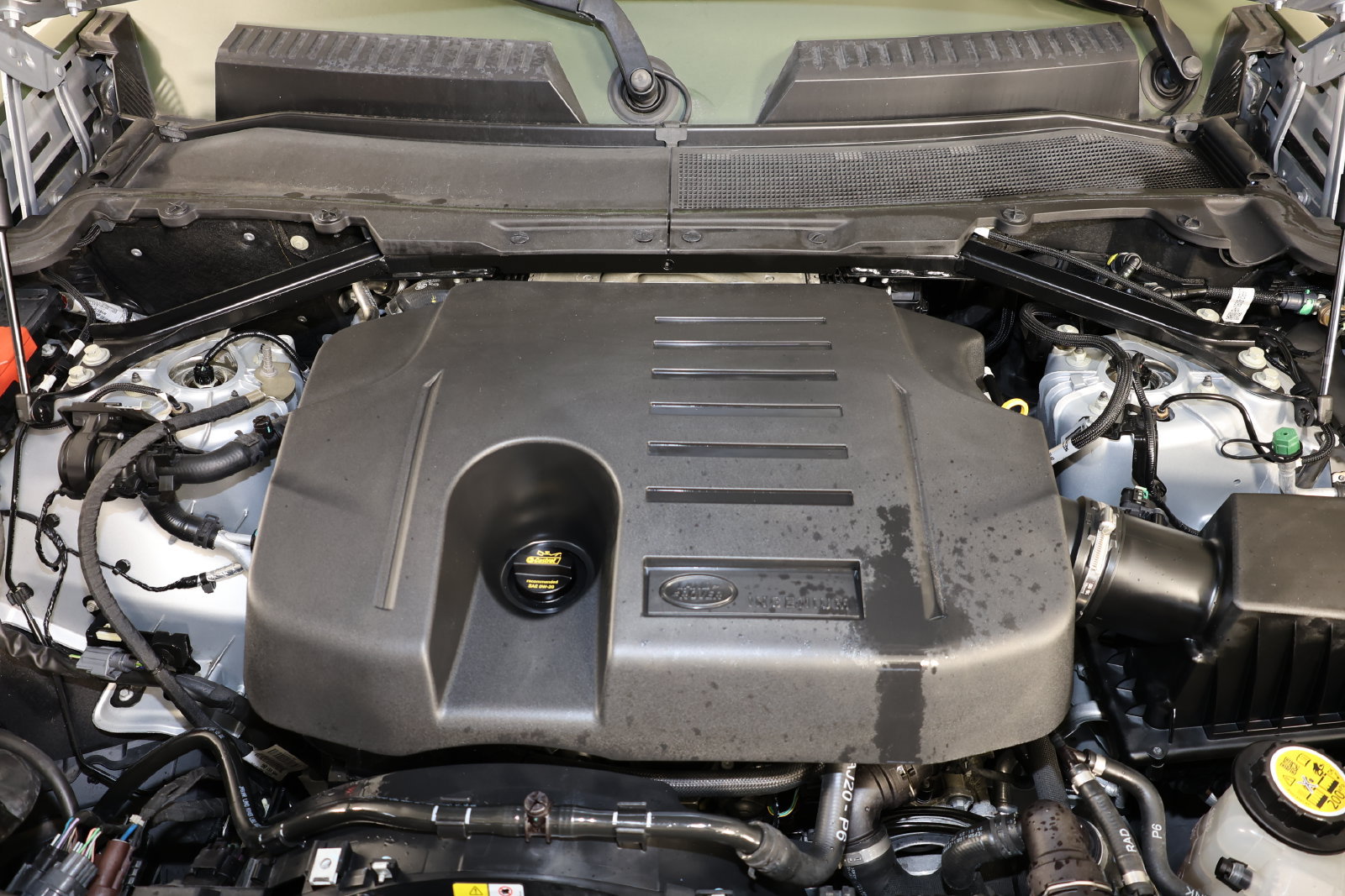 Used 2023 Land Rover Defender 90 SE AWD/4WD image 36