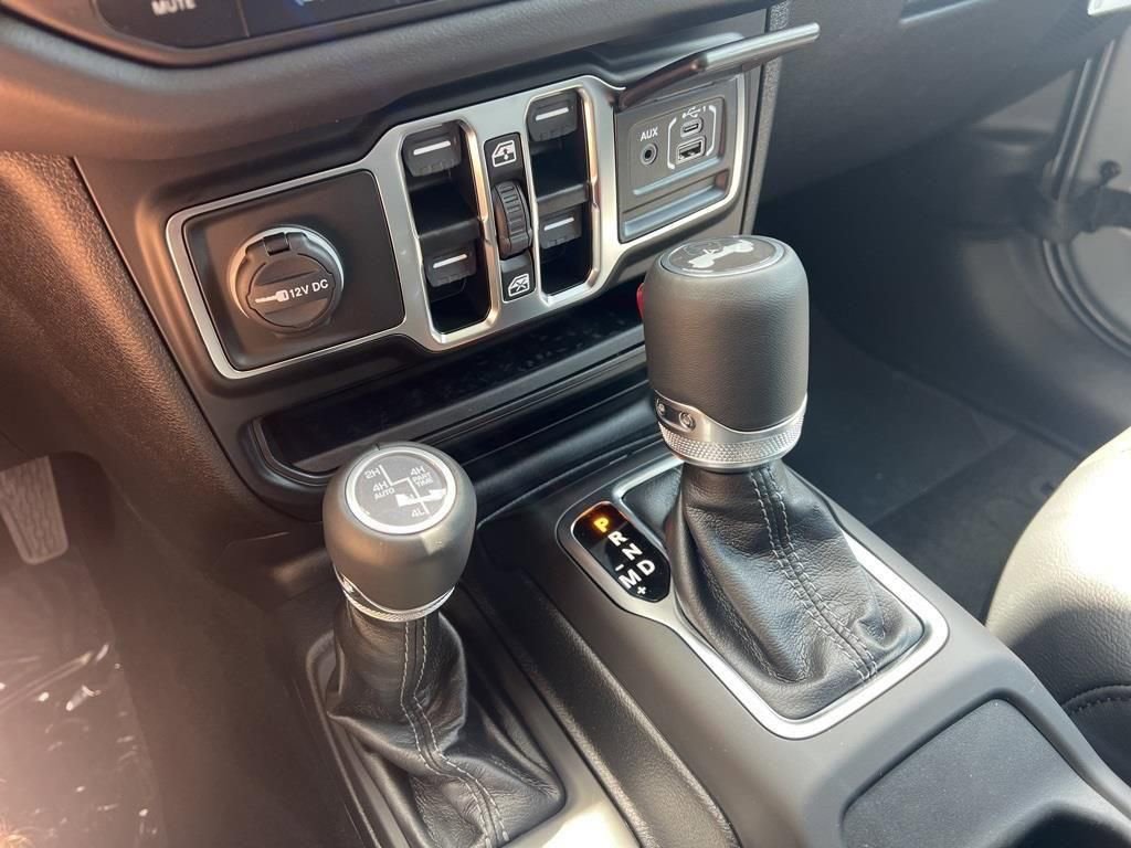 Used 2024 Jeep Wrangler Unlimited Sahara image 22