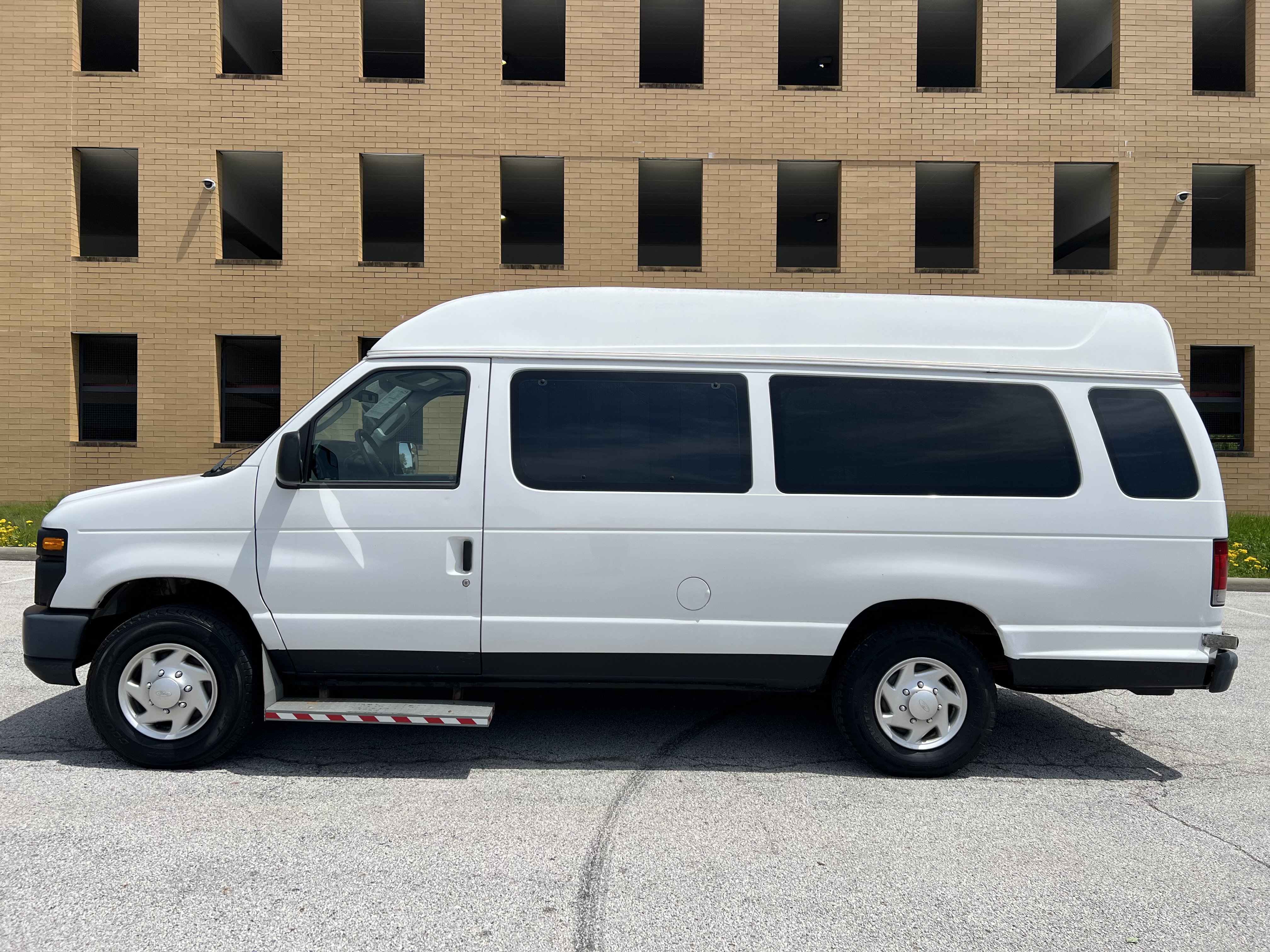 Used 2013 Ford E-250 and Econoline 250 Extended w/ PWR Group RWD image 3