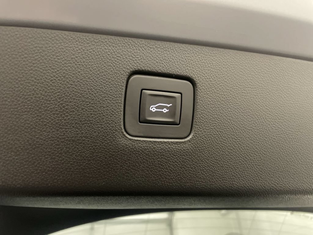 Used 2025 Buick Envista Sport Touring w/ Convenience I Package FWD image 28