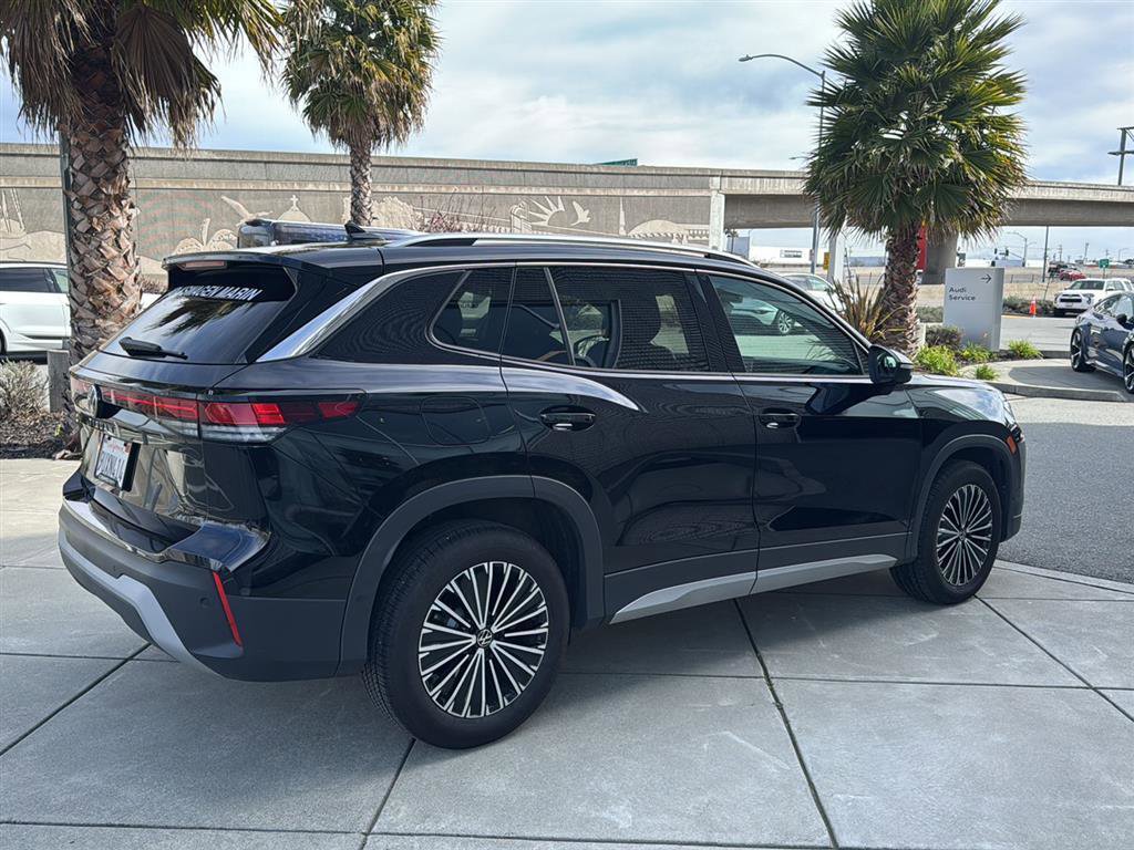 Used 2025 Volkswagen Tiguan S w/ 18" Wheel Package image 6