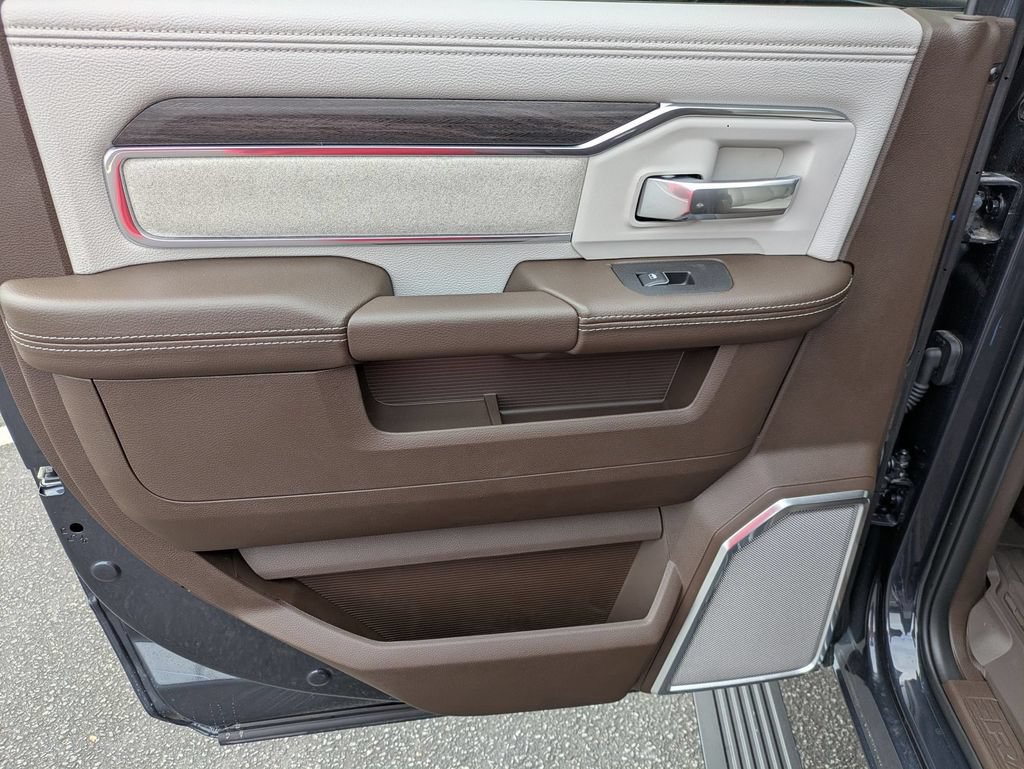 New 2026 RAM 2500 Laramie AWD/4WD image 25