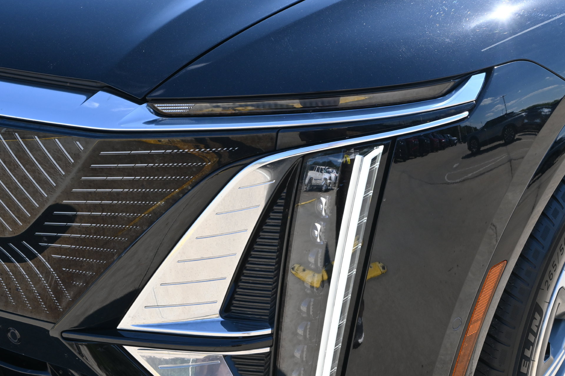 Certified 2024 Cadillac Lyriq Luxury AWD/4WD image 25