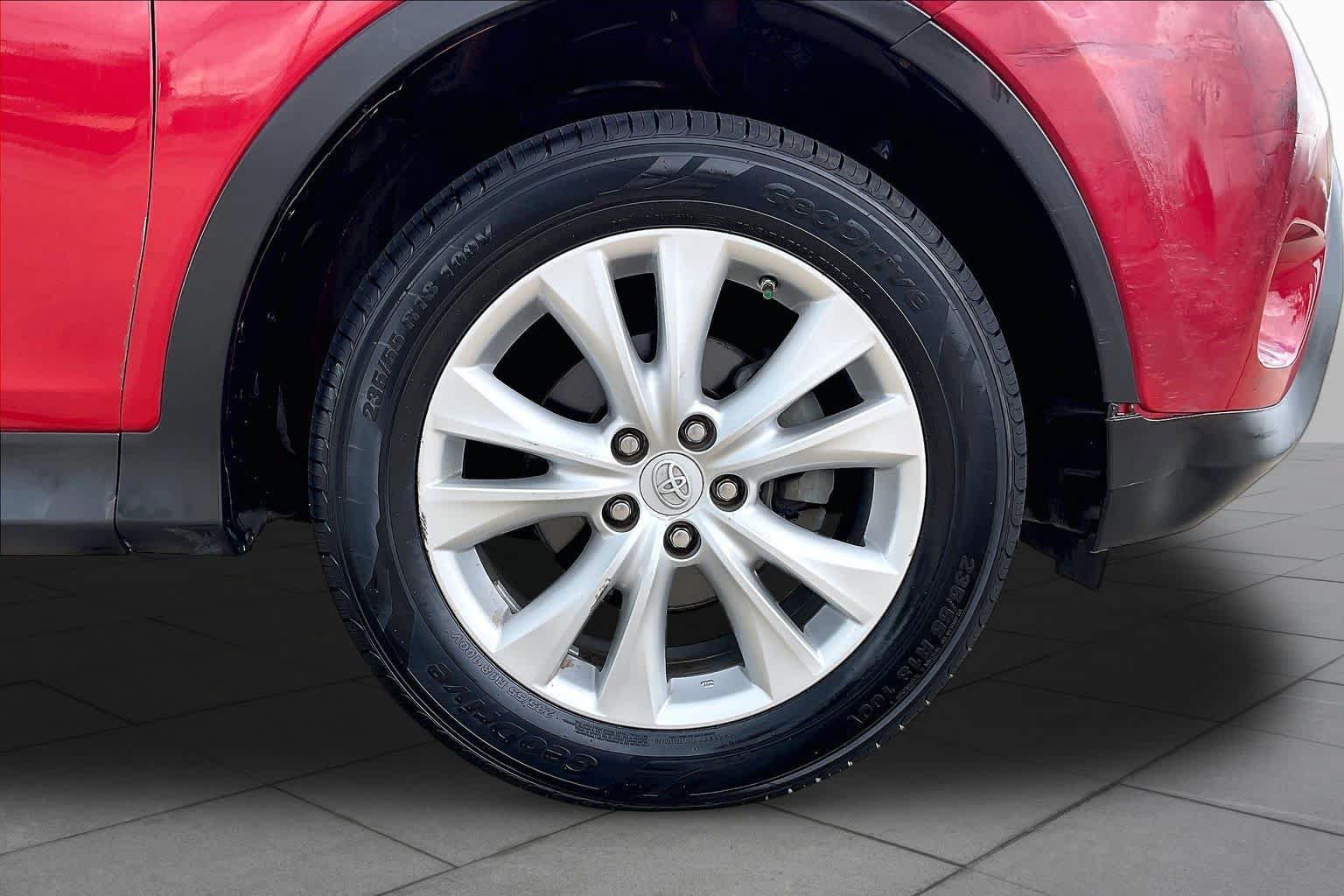 Used 2015 Toyota RAV4 Limited w/ Technology Package FWD image 11