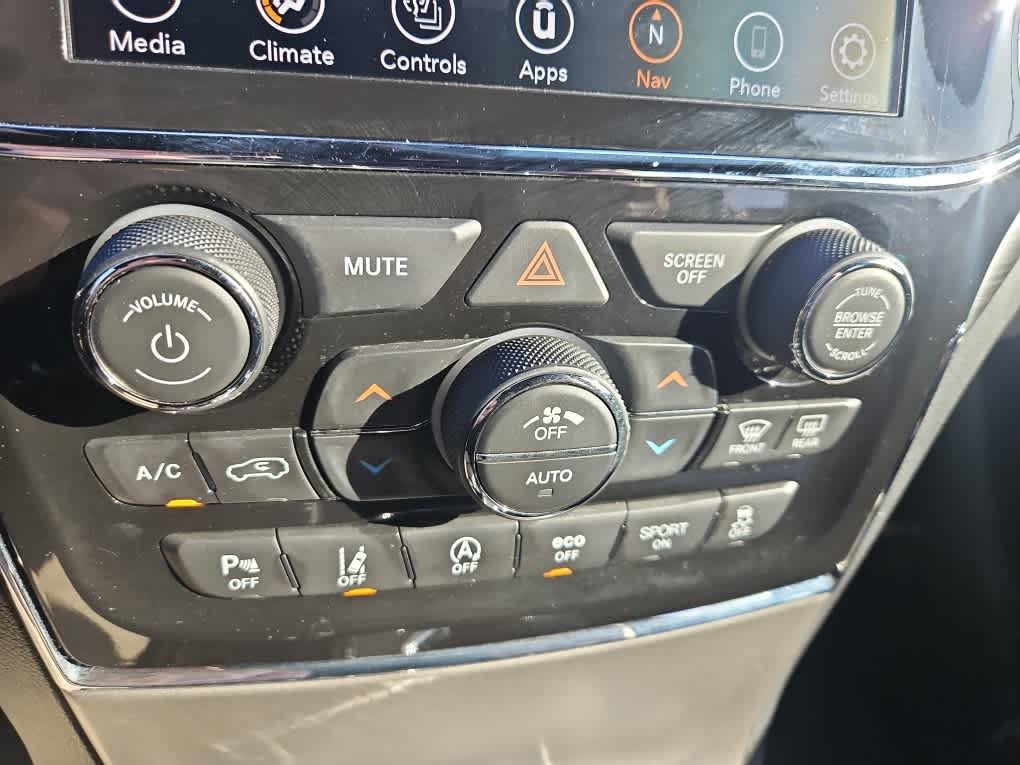 Used 2021 Jeep Grand Cherokee Laredo X image 17