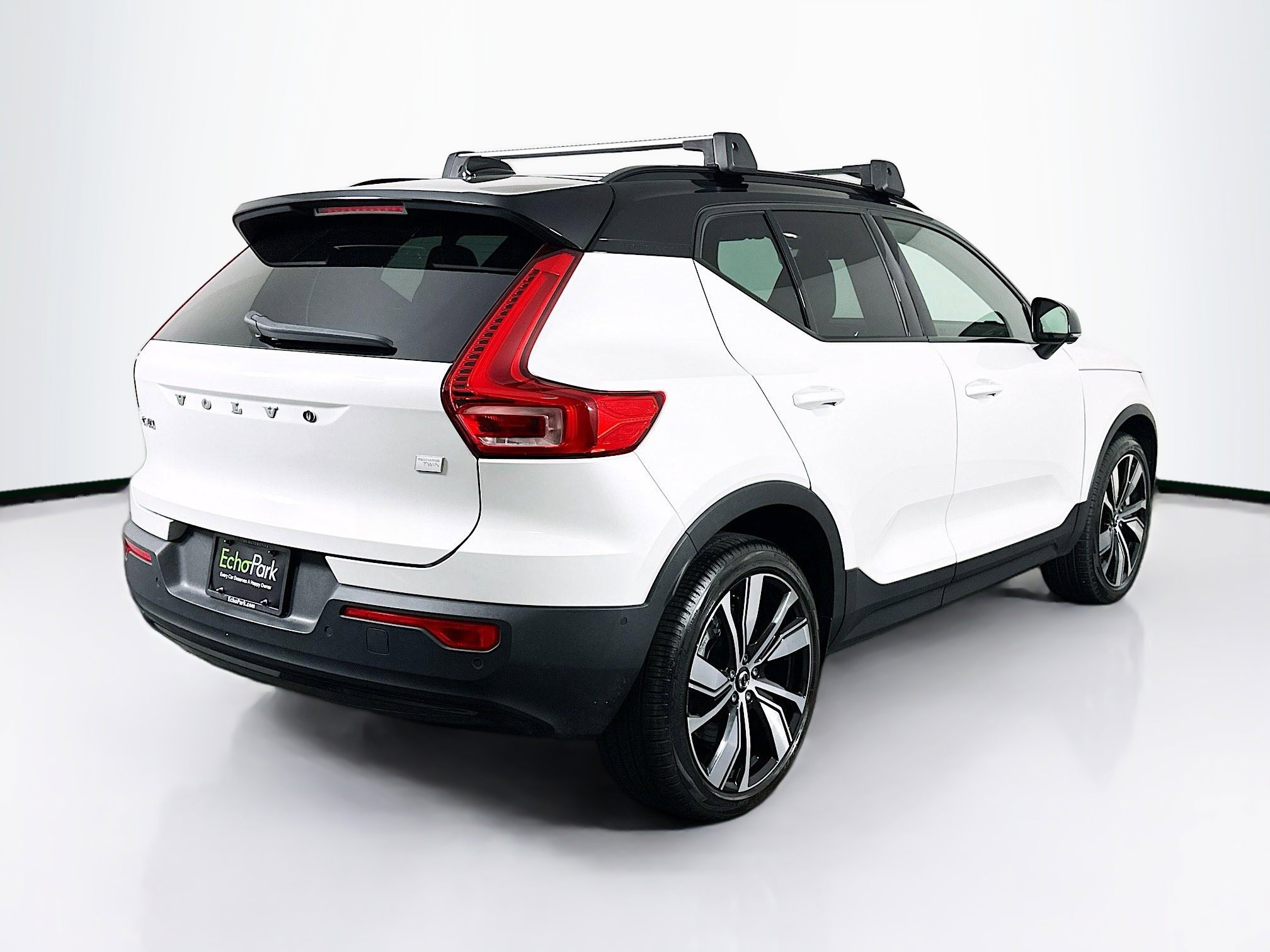 Used 2022 Volvo XC40 P8 Recharge Plus image 9