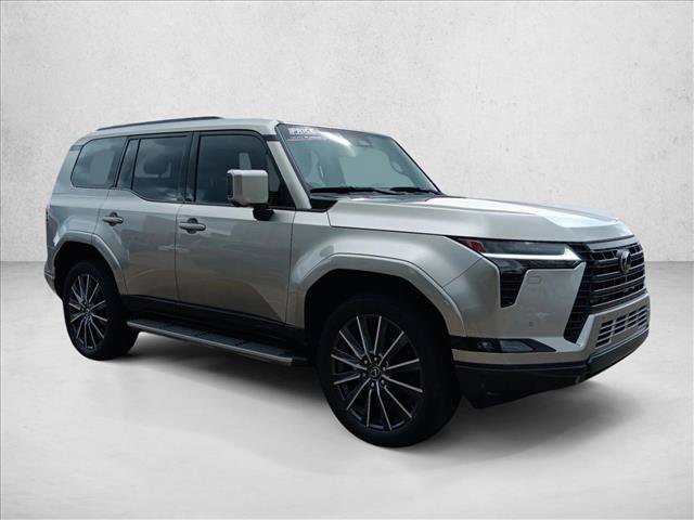 Used 2024 Lexus GX 550 AWD/4WD image 3
