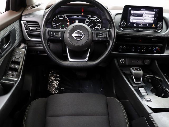 Used 2023 Nissan Rogue S image 14