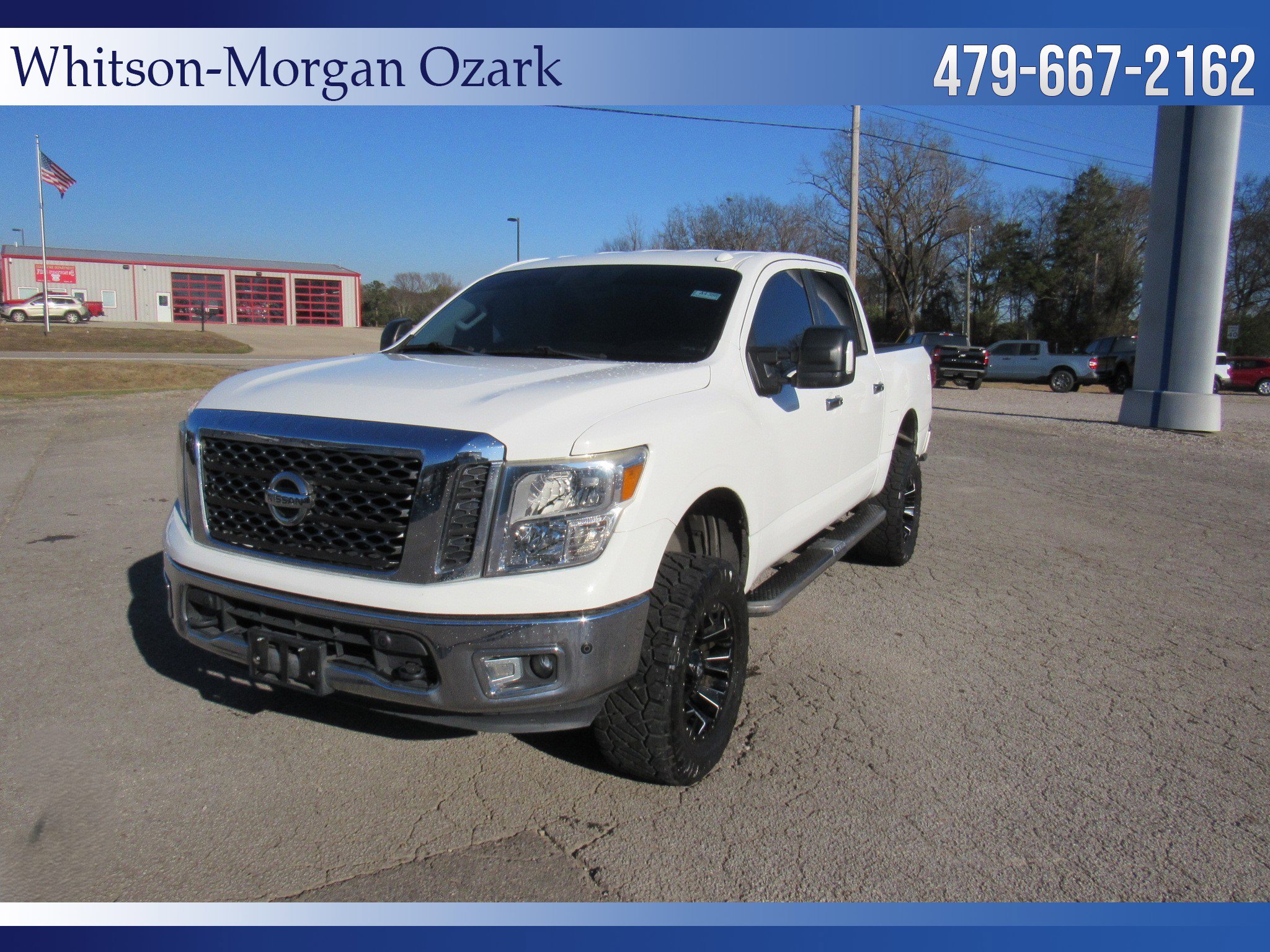 Used 2018 Nissan Titan SV w/ SV Convenience Package image 3