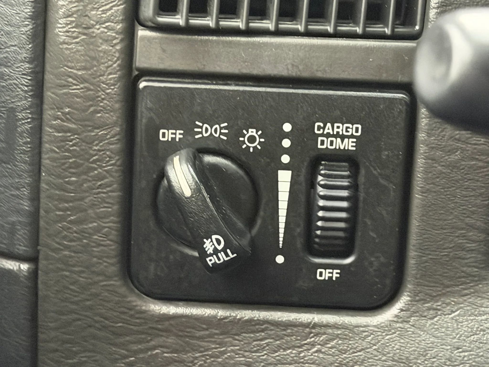 Used 2005 Dodge Ram 2500 Truck SLT AWD/4WD image 32