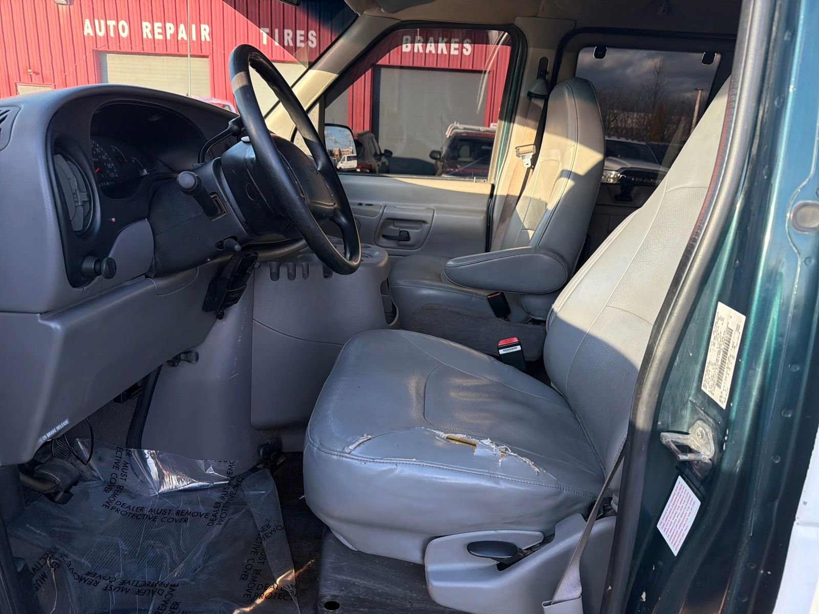 Used 2000 Ford E-350 and Econoline 350 XLT image 9