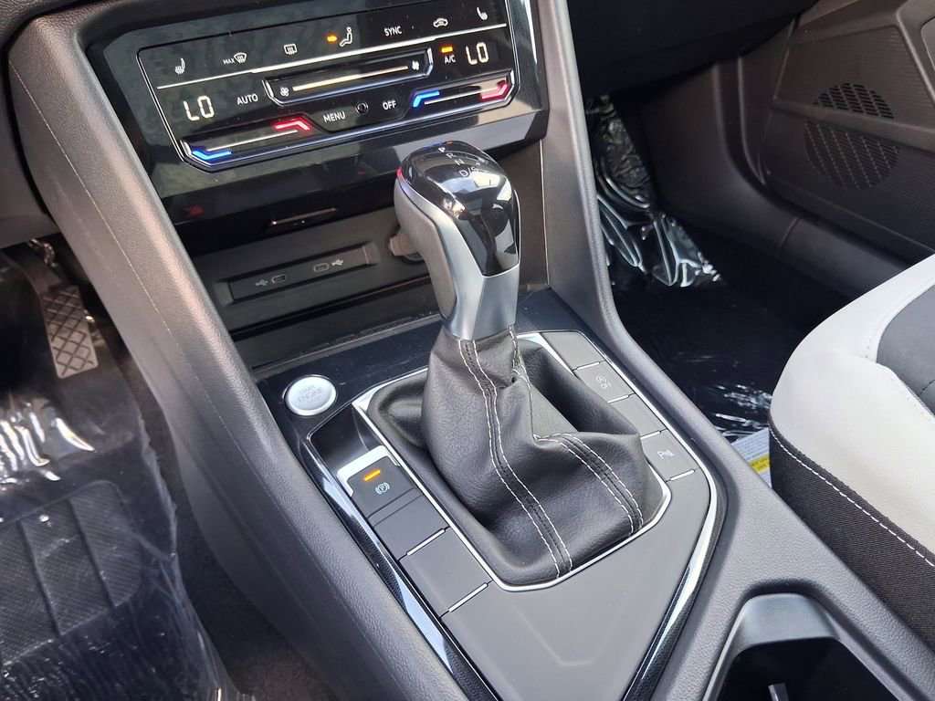 New 2026 Volkswagen Taos SE image 9