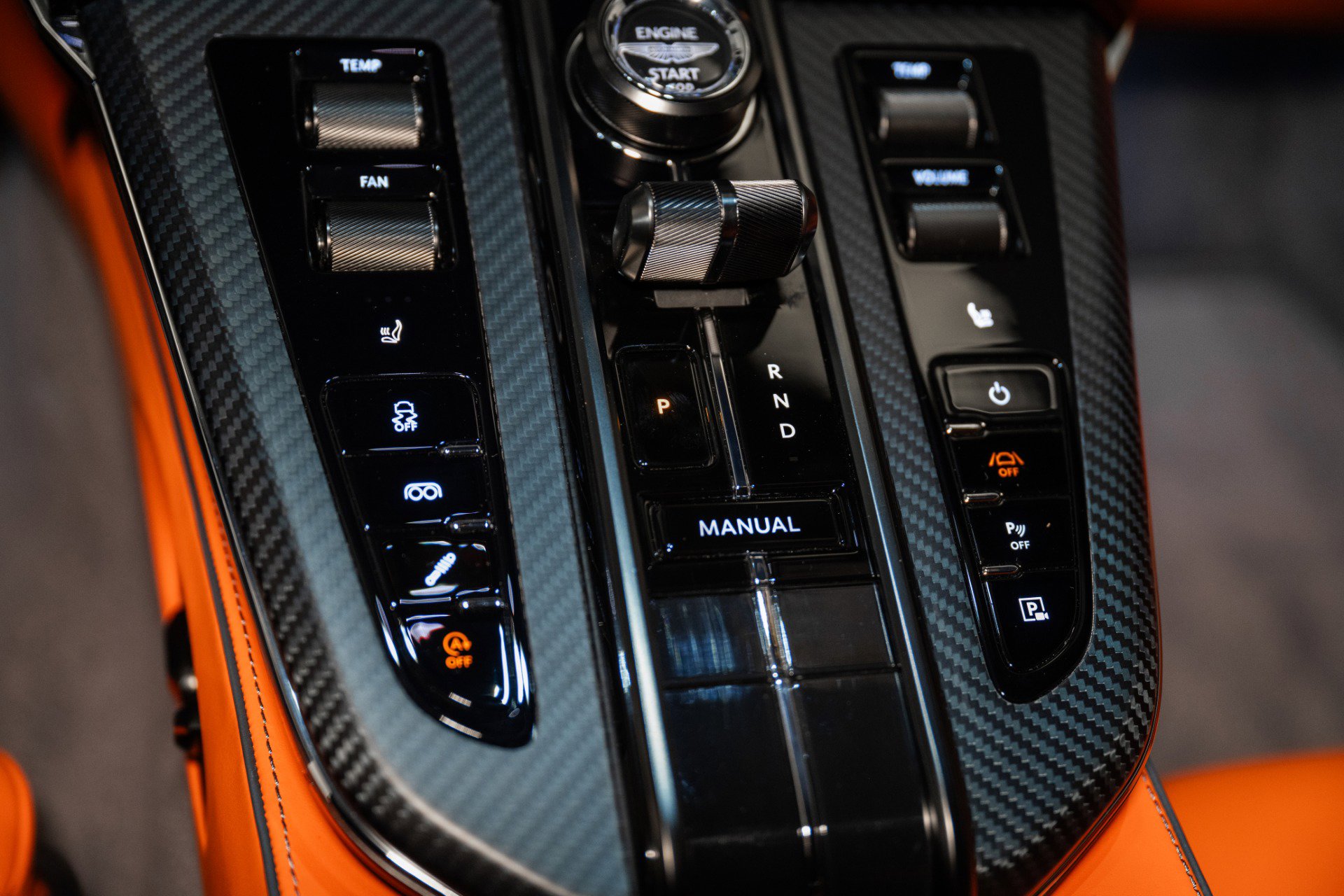 Used 2025 Aston Martin V8 Vantage Coupe image 32