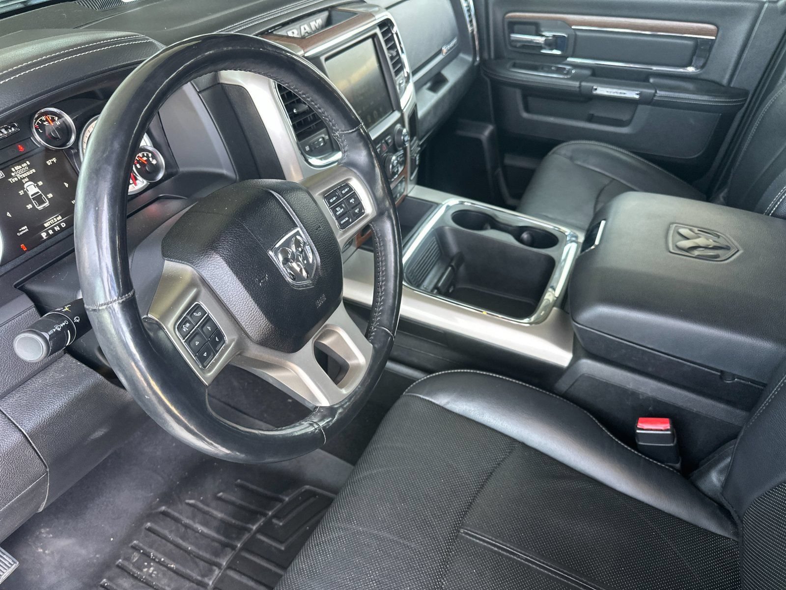 Used 2017 RAM 1500 Laramie w/ Convenience Group AWD/4WD image 9