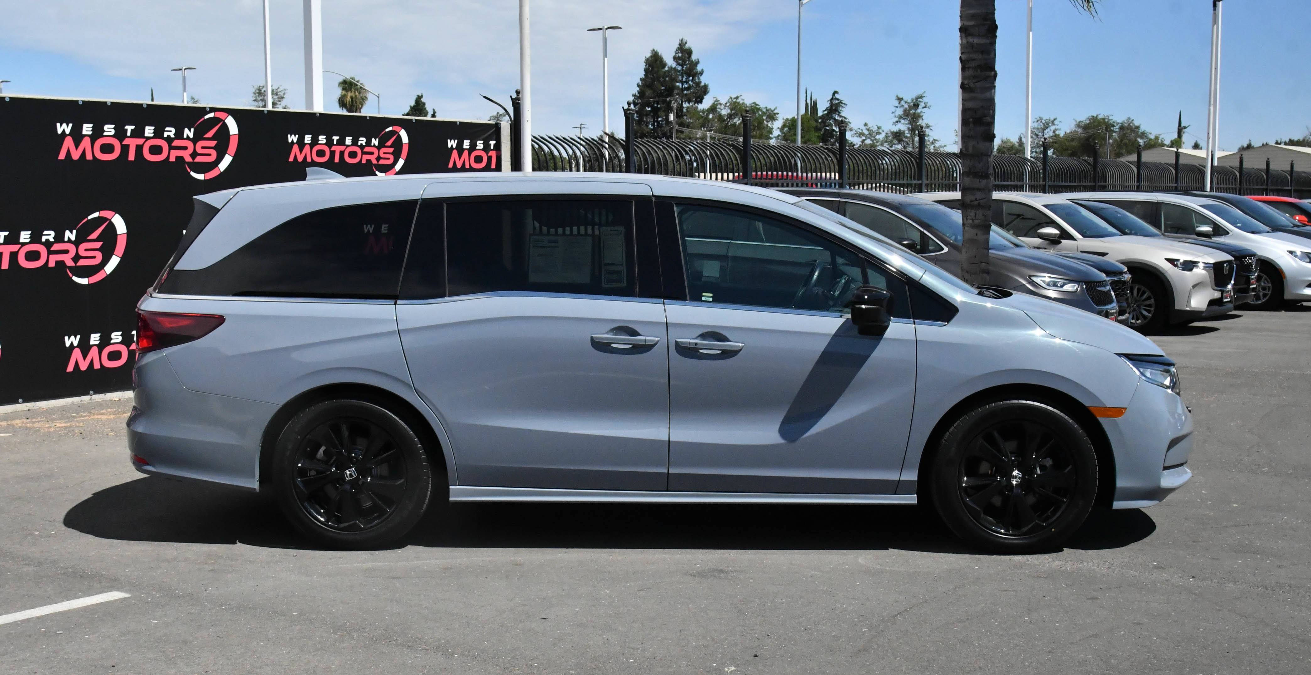Used 2023 Honda Odyssey Sport image 9