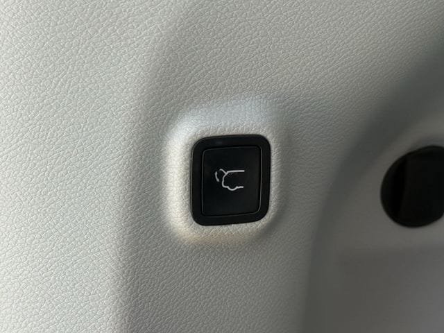 Used 2022 Jeep Cherokee Limited AWD/4WD image 35