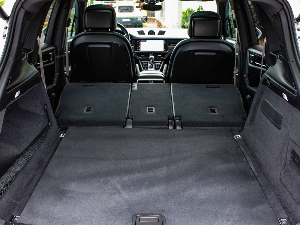 Used 2023 Porsche Cayenne w/ Premium Package AWD/4WD image 47