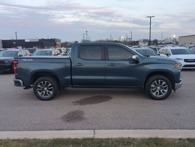 Used 2024 Chevrolet Silverado 1500 LT image 2
