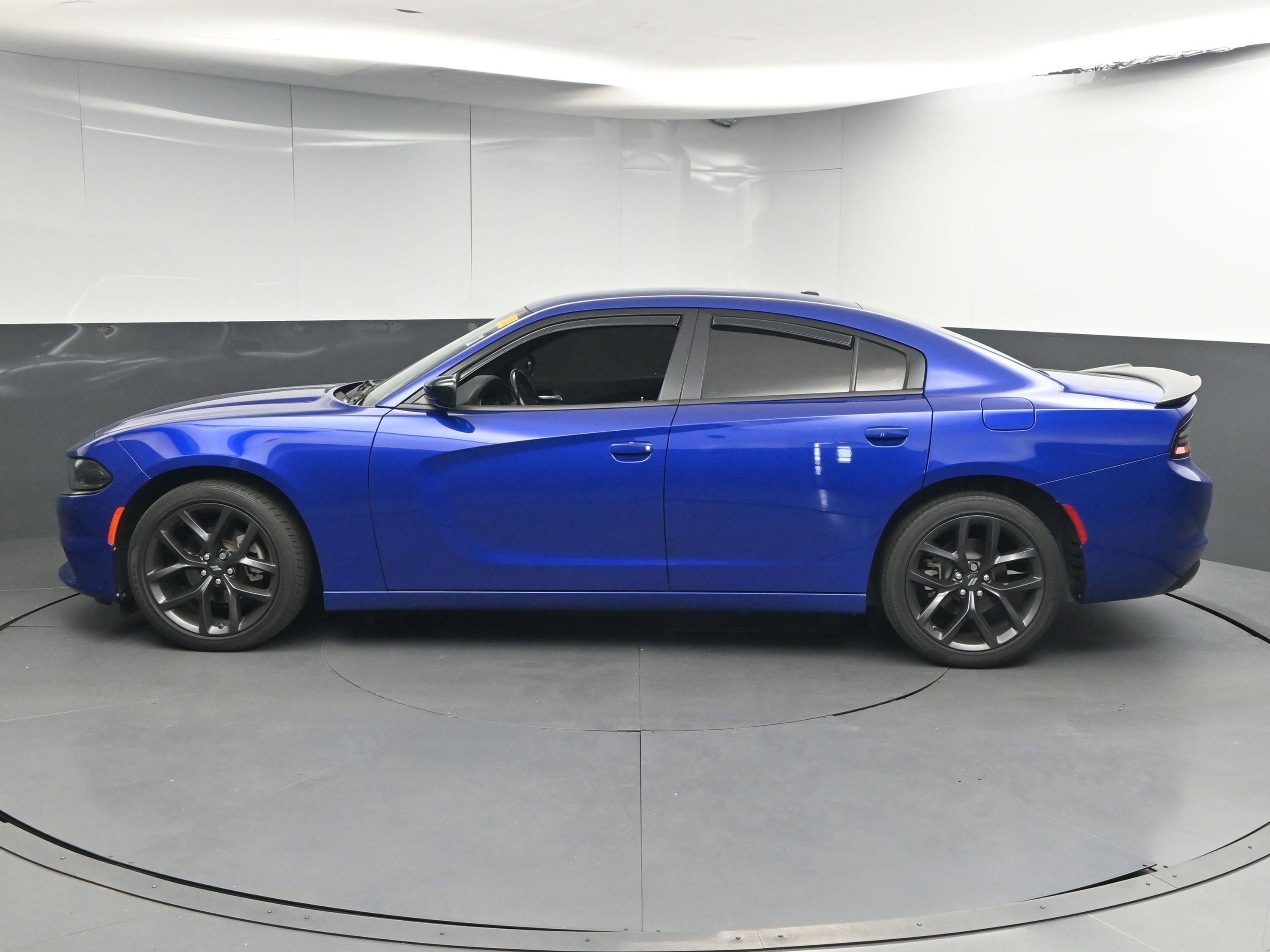 Used 2022 Dodge Charger SXT w/ Blacktop Package RWD image 5