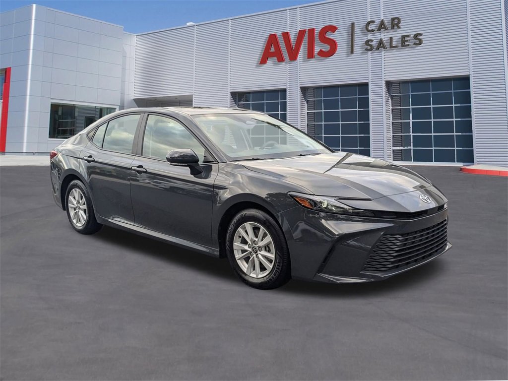 Used 2025 Toyota Camry LE image 3