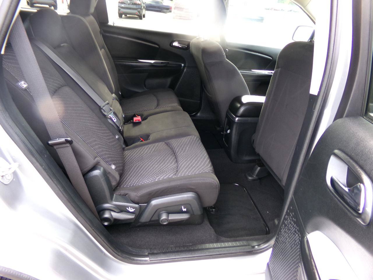 Used 2016 Dodge Journey SE w/ Flexible Seating Group FWD image 18