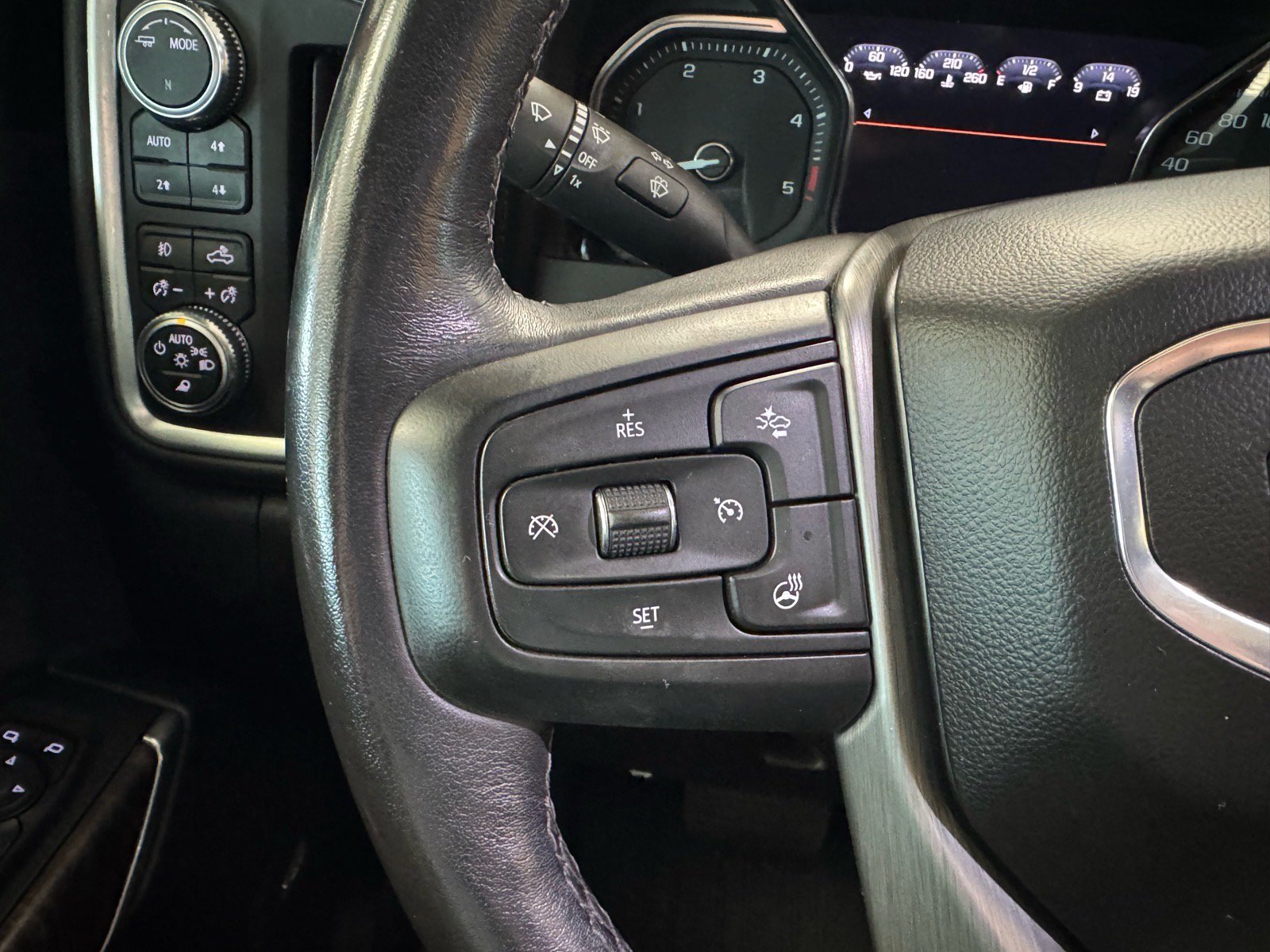 Used 2022 GMC Sierra 2500 Denali w/ Denali Ultimate Package AWD/4WD image 31