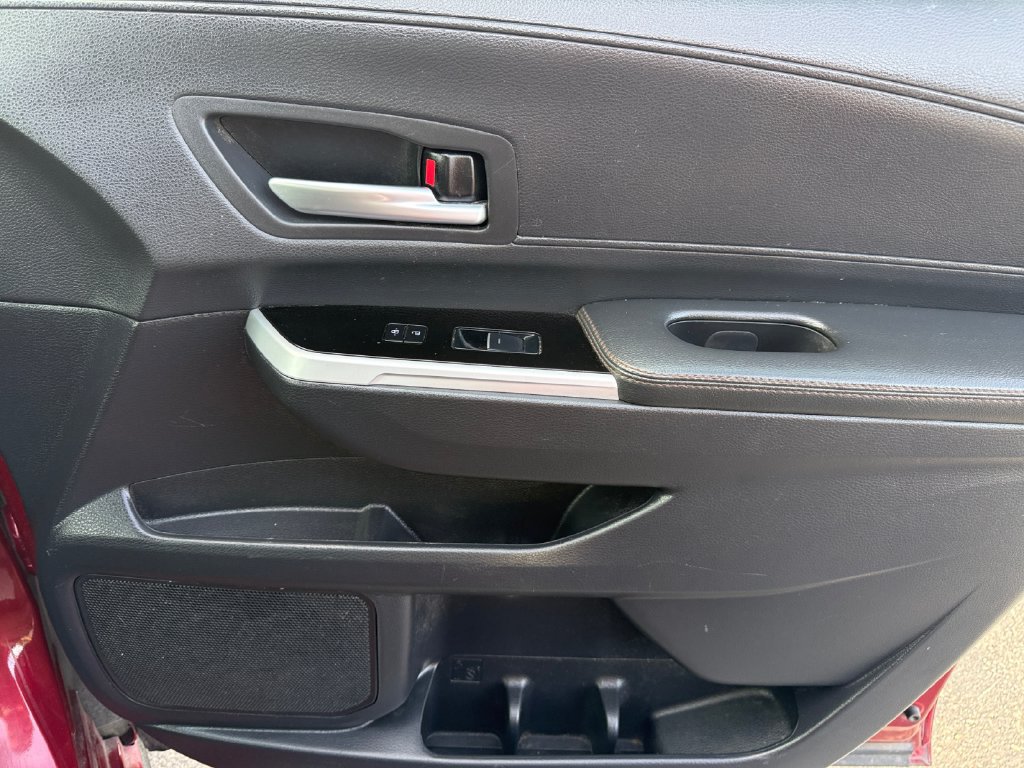 Used 2025 Toyota Sienna Platinum AWD/4WD image 19