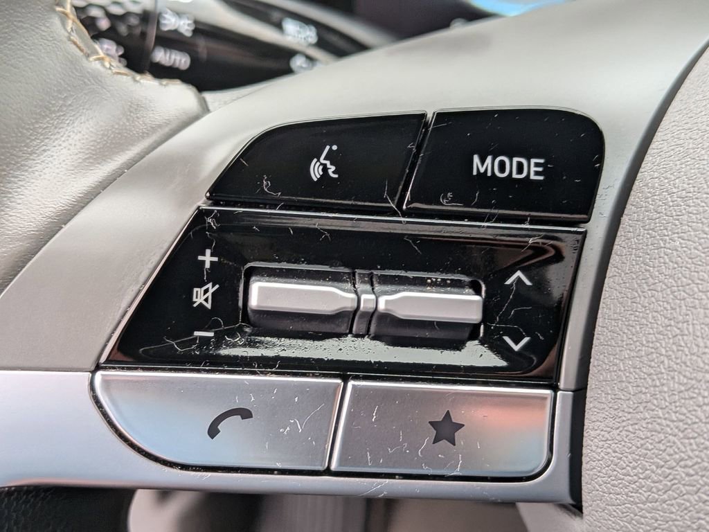 Used 2025 Hyundai Elantra SEL FWD image 14