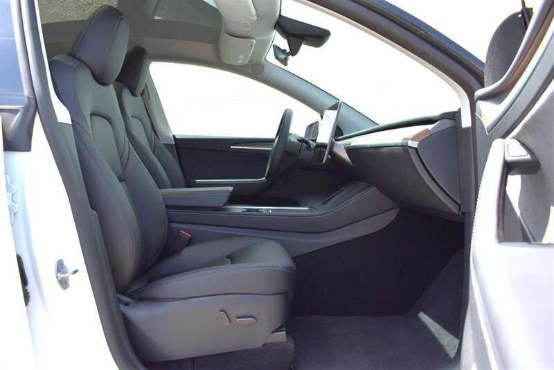 Used 2025 Tesla Model Y Long Range AWD/4WD image 26
