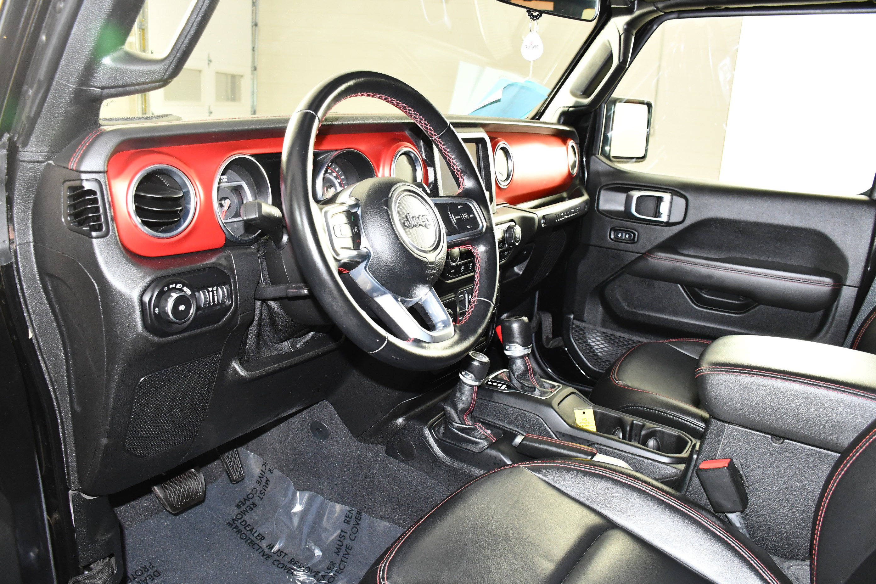 Used 2021 Jeep Wrangler Unlimited Rubicon AWD/4WD image 2