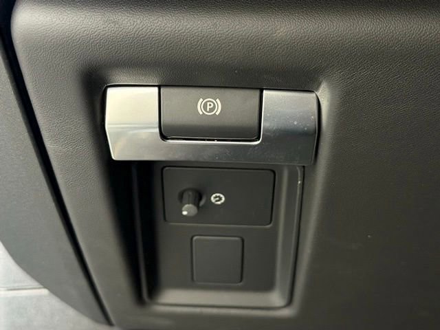 New 2026 Land Rover Defender 110 OCTA AWD/4WD image 40