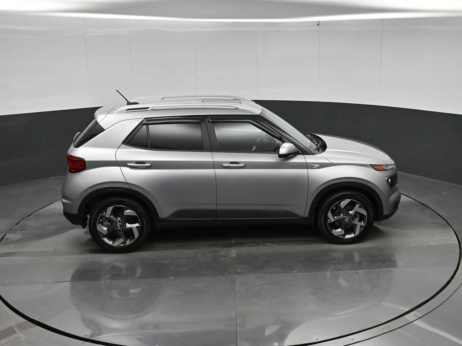 Used 2024 Hyundai Venue SEL FWD image 31
