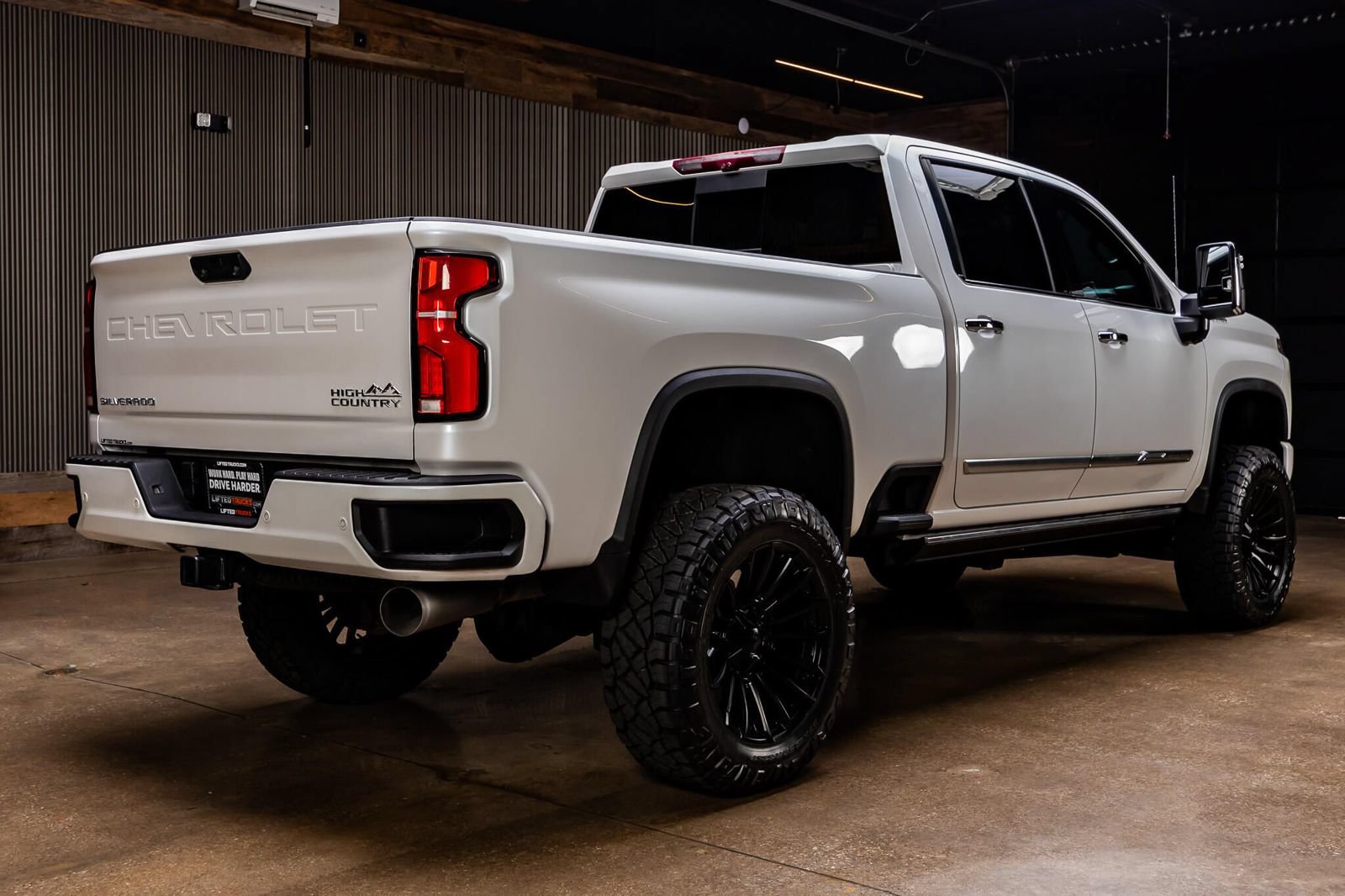 Used 2024 Chevrolet Silverado 2500 High Country w/ High Country Premium Package AWD/4WD image 10