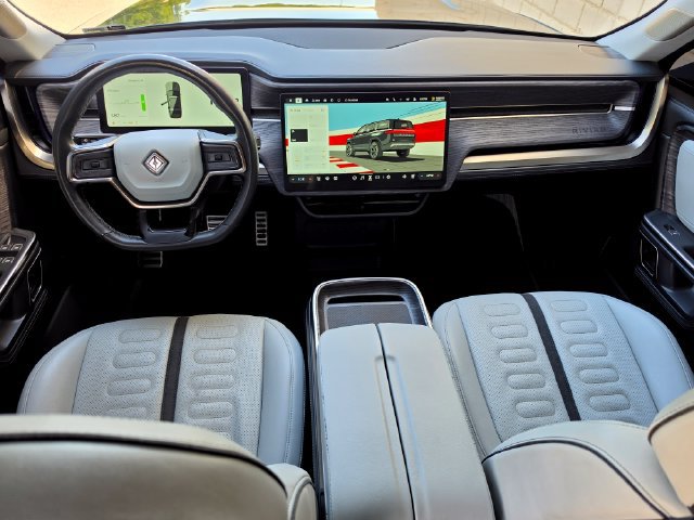 Used 2023 Rivian R1S Launch Edition Quad AWD/4WD image 2